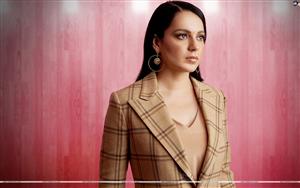 Kangana Ranaut`s sartorial sense is enviable in this brown check blazer